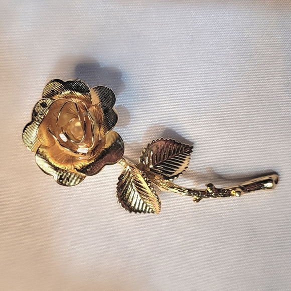 2 Vintage Rose Brooches - Picture 2 of 8